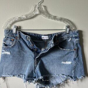 Frayed Mid-Rise Demin Shorts- Zara